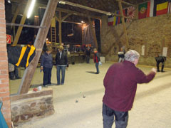 Spielbetrieb während der Vorrunde beim 1. Wintermastersturnier 2014/15 in der Boulescheune Nothgottes.