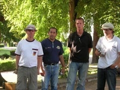 Die Finalteilnehmer: in der Mitte Harry Khadouma und Hans-Joachim Neu und außen Jörg Born und Frank Lückert
